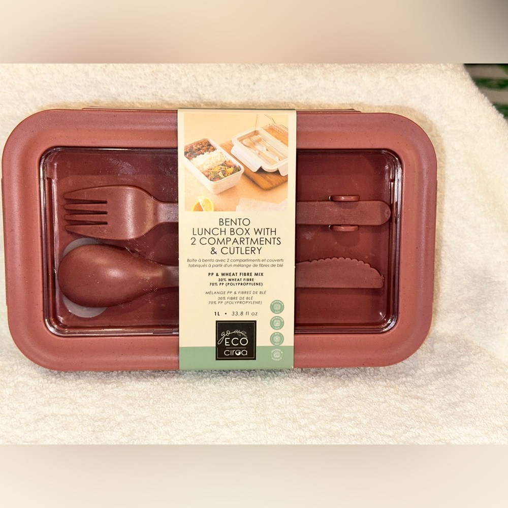 NWT Bento Lunch Box. 2 compartments and cutlery.